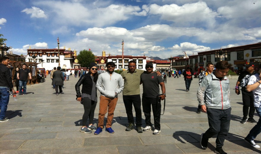 visit Jokhang temple